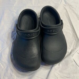 Crocs size women’s 8 (men’s 6)
